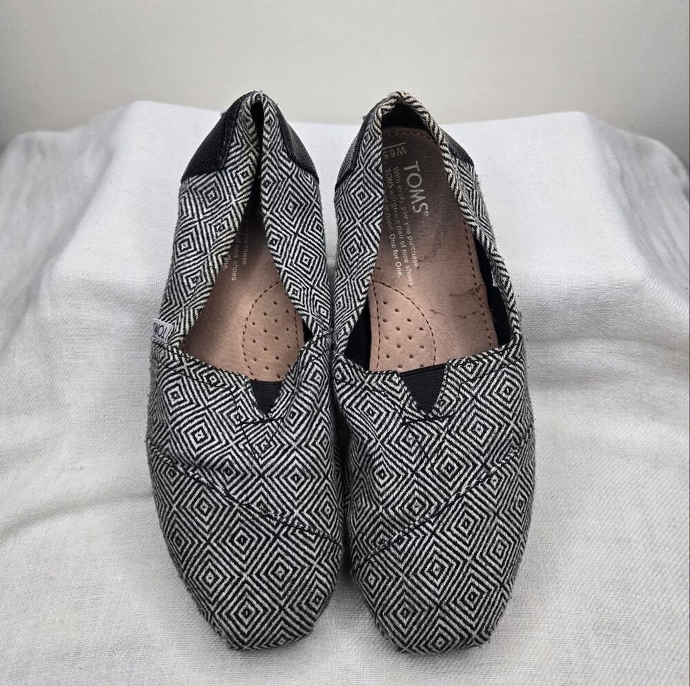 TOMS Women's Black and White Slip-On Shoes Size 6.5 W
